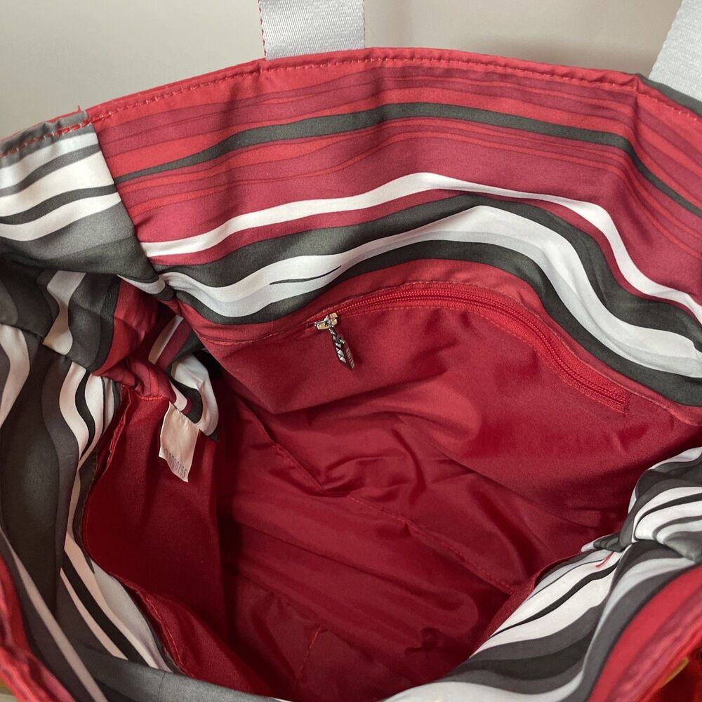 Maclaren Red Field Bag Diaper Tote with Pockets, Pad & Adjustable Strap NEW - Picture 15 of 15